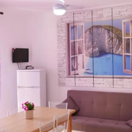 Seaside Escape In Apartmán